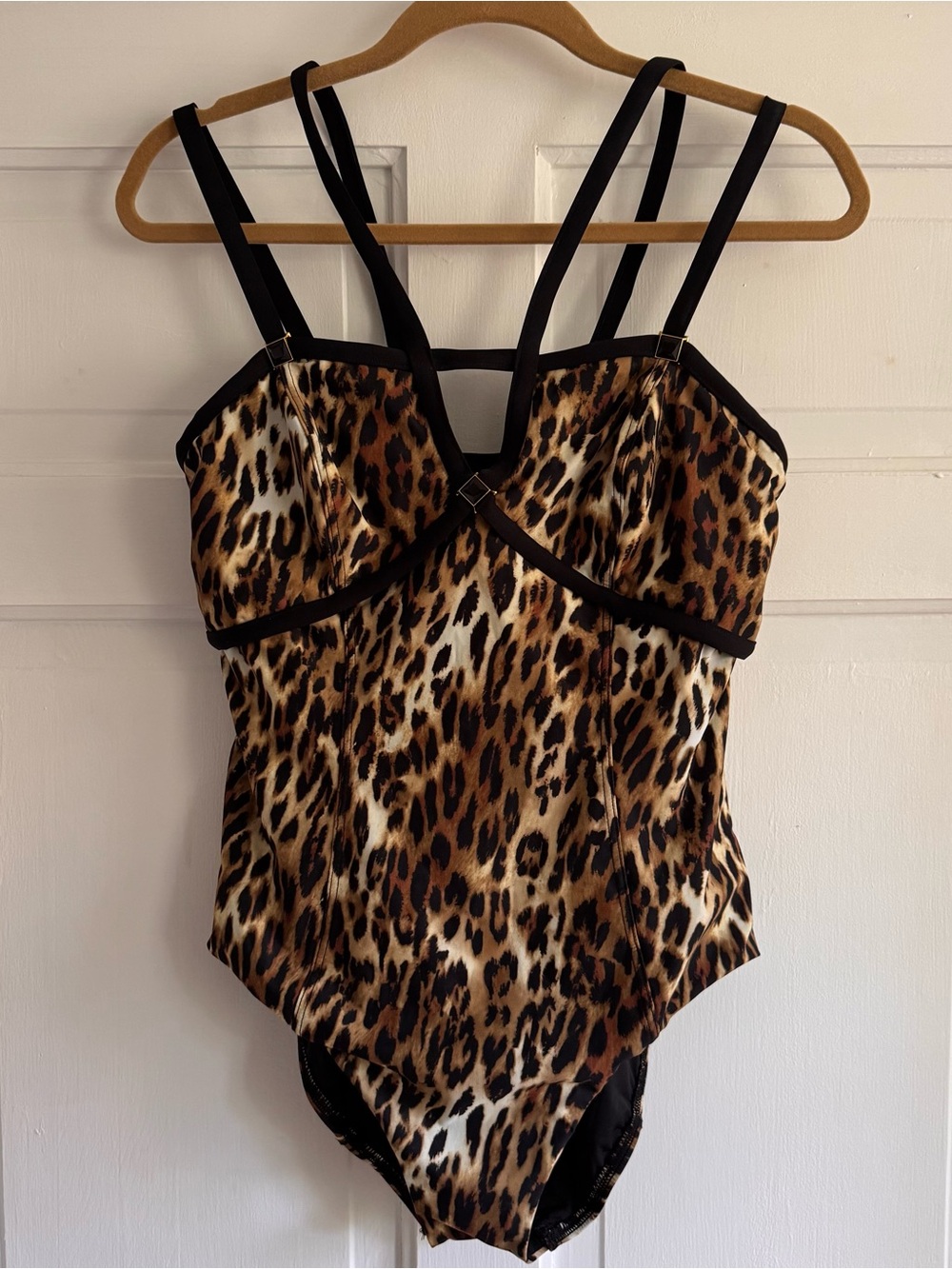 Amoressa by Miraclesuit Leopard Print One-Piece Swimsuit Size 10 Strappy Detail